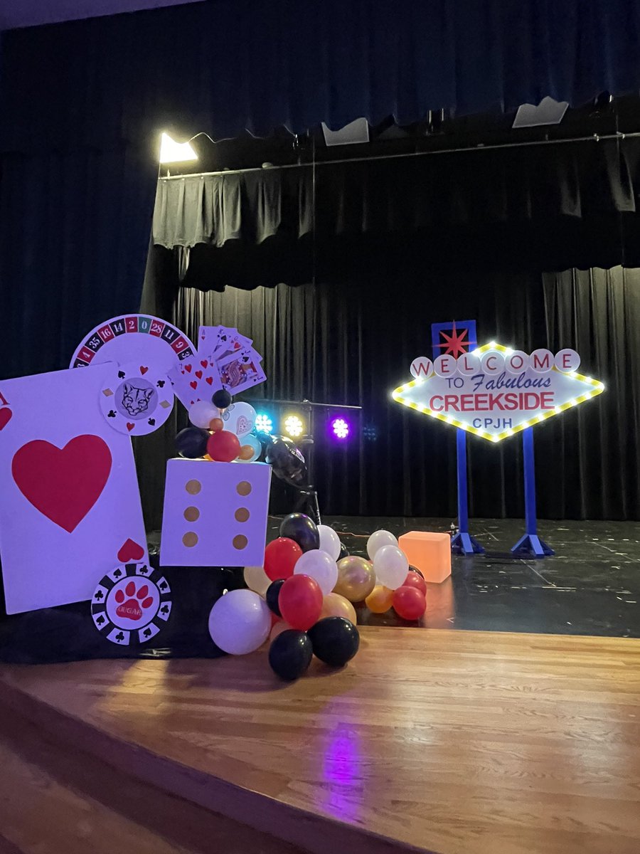 BrandiHalverson's tweet photo. #8thgradebash that’s a wrap! @TISDCPJHS is so proud of y’all ❤️ what fun night 🖤❤️🐾 @CPJH_PTO https://t.co/5H3e0WBATF
