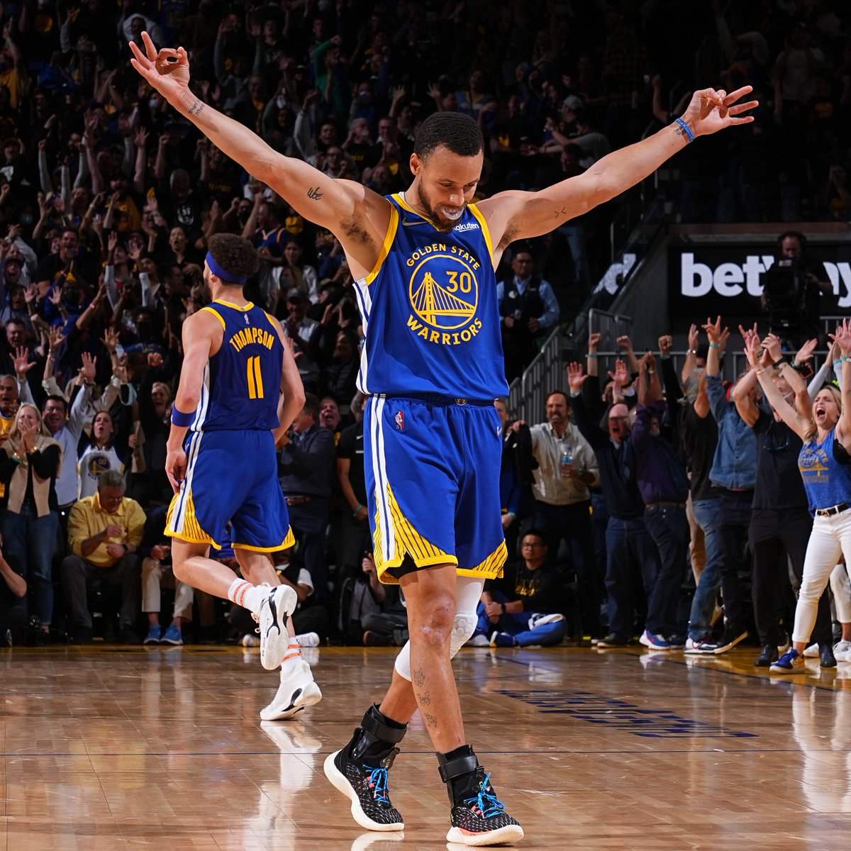 NBA Japan (@nbajpn) on Twitter photo \西地区決勝進出/
ウォリアーズが第6戦でグリズリーズに勝利し、4勝2敗でカンファレンス・ファイナル進出決定🏀🔥
<a href="/memgrizz/">Memphis Grizzlies</a> 96
<a href="/warriors/">Golden State Warriors</a> 110
📈ボックススコア
jp.global.nba.com/boxscore/#!/00…
#NBA75 #NBAjp #NBAPlayoffs \西地区決勝進出/
ウォリアーズが第6戦でグリズリーズに勝利し、4勝2敗でカンファレンス・ファイナル進出決定🏀🔥
<a href="/memgrizz/">Memphis Grizzlies</a> 96
<a href="/warriors/">Golden State Warriors</a> 110
📈ボックススコア
jp.global.nba.com/boxscore/#!/00…
#NBA75 #NBAjp #NBAPlayoffs