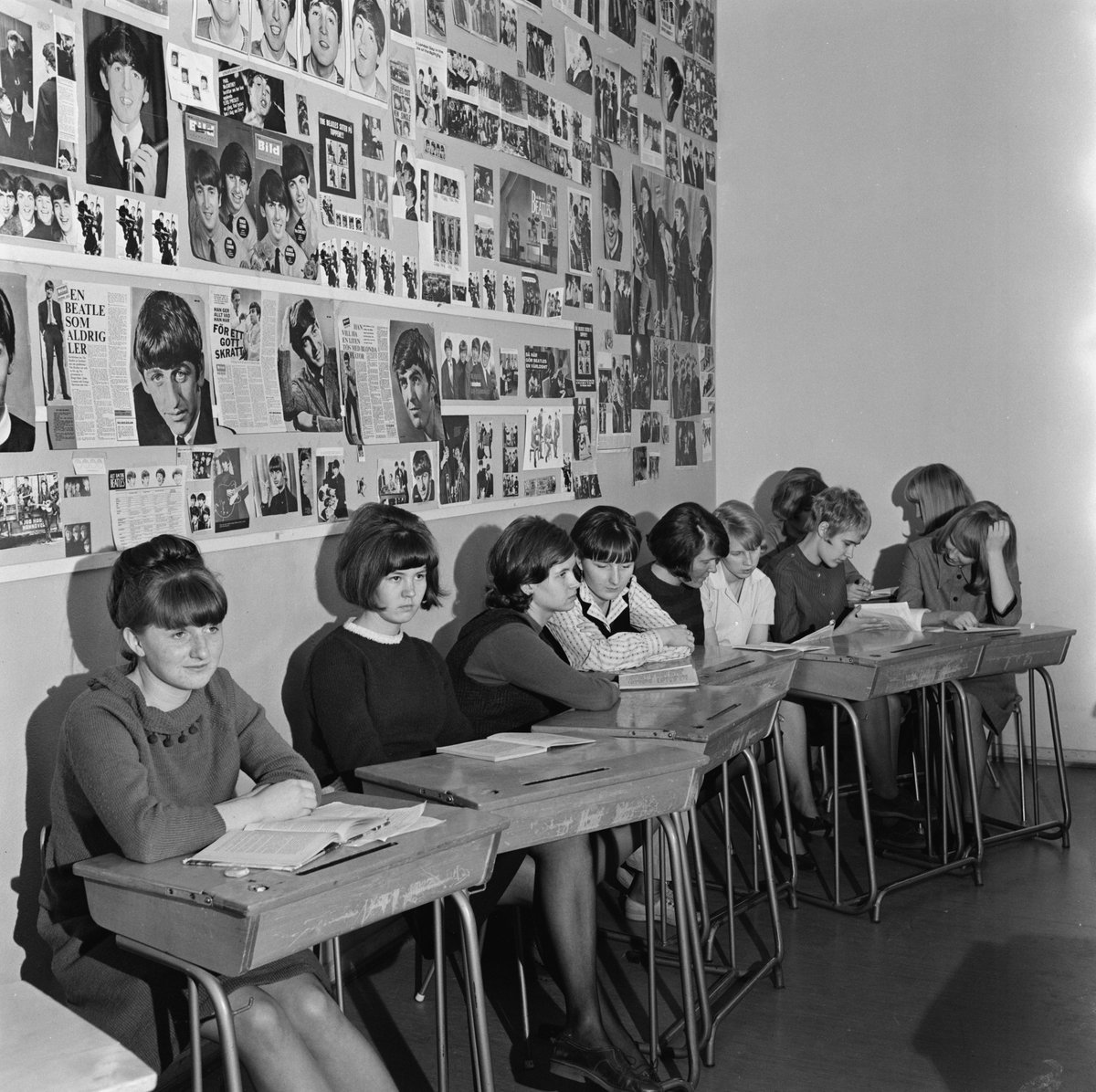 Class room in Helsinki, Finland, April 1964.

#RockAndRoll #TheBeatles https://t.co/AyyH4L3jAh