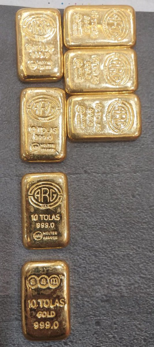 kolkata_customs's tweet photo. Acting on intelligence the Officers of #PreventiveCommWB on 13.5.22 intercepted a person near #RamMandir area of #CentralAvenue  @Kolkata &amp; recovered 7pcs 10 tola #goldbars of #foreignorigin weighing 816.59 grams worth ₹42.05 lakhs @cbic_india @PIBKolkata @DDBanglaNews https://t.co/9hxCEZhWIe