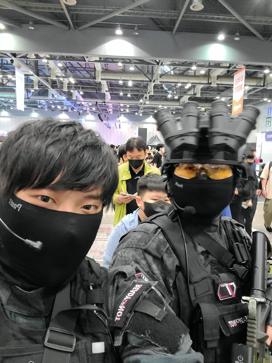 플레이엑스포에 놀러온 팀 시티!
#플레이엑스포 #playx4 #팀코
#코스프레