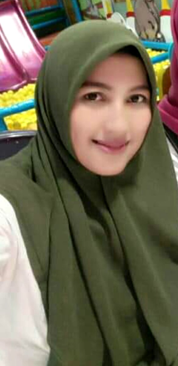 Ida_Farianda's tweet photo. Kaum sebelah bilang aku Emaknya Cebong dan Gerwani,malah barusan ada yg ngatain Mak Lampir 🙈🙈
Bila kalian malu mutualan denganku Unfollow saja 🙏
Yang mau mutulan dan yang belum di Follback silahkan tinggalkan jejak, asal jangan akun porno dan kadrun Insya Allah aku FB 😊🤗 https://t.co/6i2Af7Jc62