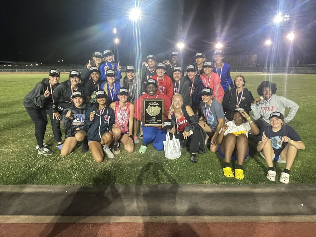 buchanantrack's tweet photo. GIRLS CENTRAL SECTION D1 TRACK AND FIELD CHAMPIONS- BUCHANAN HIGH SCHOOL ❤️🐻💙 @bhs_sports13 @Activities_BHS https://t.co/K2vmTGRxvQ