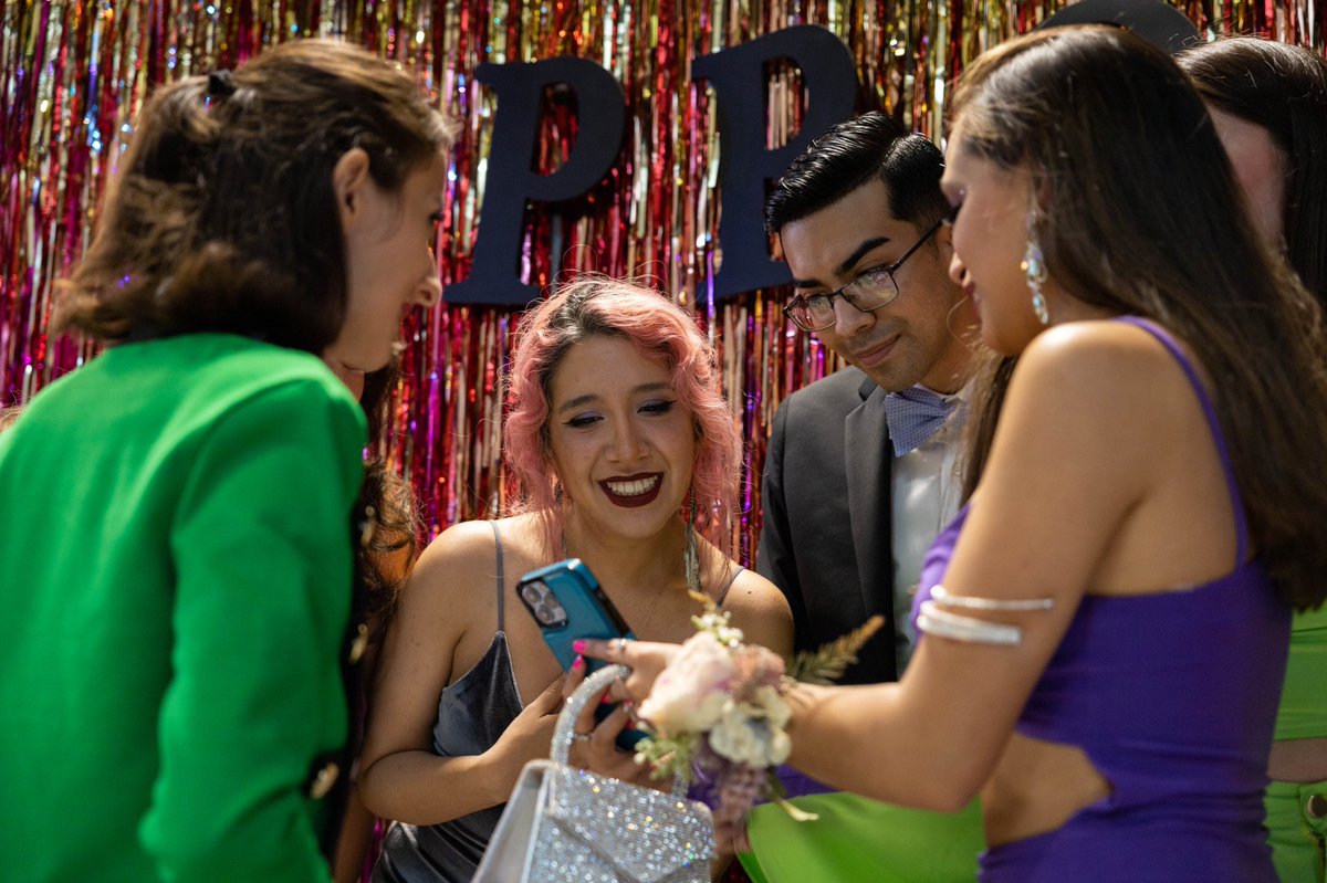 letstaycreative's tweet photo. Community over Competition 💚
BTS moments from our Prom theme meet up!

Event : MeetUp20 • April 24th 2022
Location: @selfiehaus 

#letstaycreative https://t.co/nMuJoemQRd