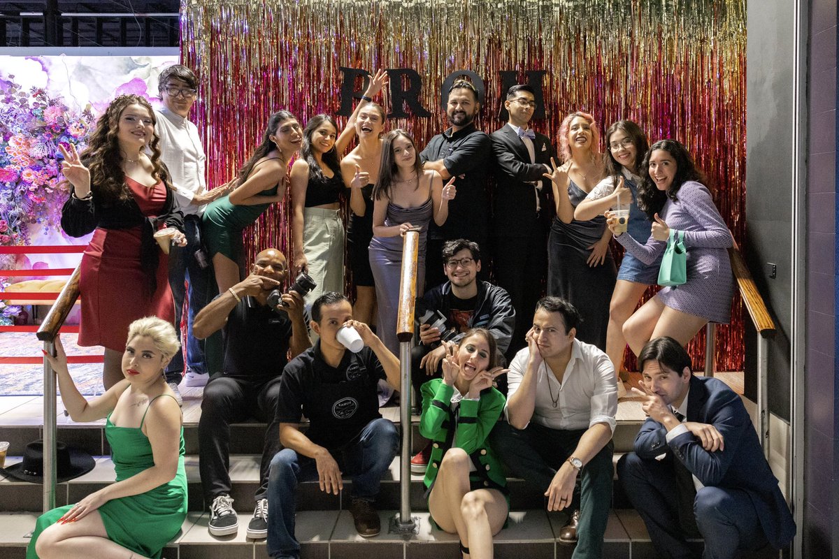 letstaycreative's tweet photo. Community over Competition 💚
BTS moments from our Prom theme meet up!

Event : MeetUp20 • April 24th 2022
Location: @selfiehaus 

#letstaycreative https://t.co/nMuJoemQRd