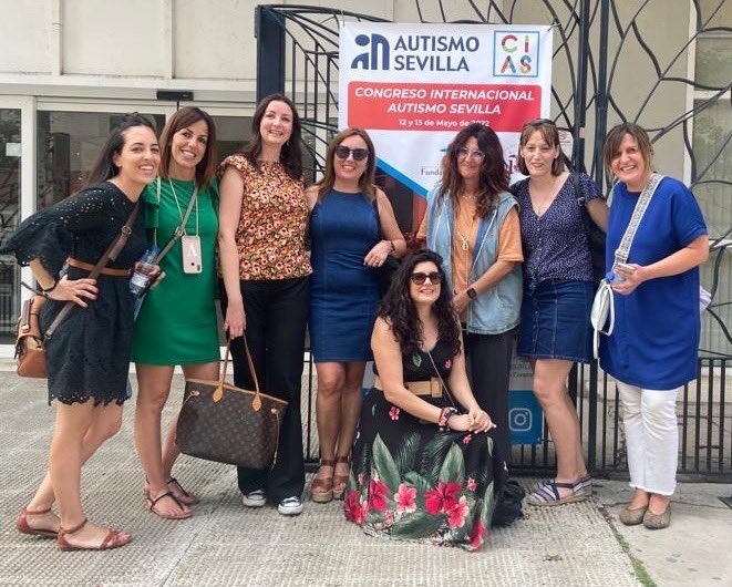 Marijoros1903's tweet photo. Orientadoras y maestras de La Rioja en el Congreso Internacional de Autismo Sevilla. #autismosevilla #congresointernacional #cias22 #atodavela https://t.co/GfcWHYrEZn