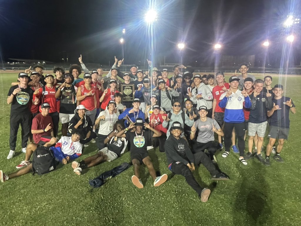 buchanantrack's tweet photo. BOYS CENTRAL SECTION D1 TRACK AND FIELD CHAMPIONS - BUCHANAN HIGH SCHOOL ❤️🐻💙 @bhs_sports13 @Activities_BHS https://t.co/jn5TfJasS9