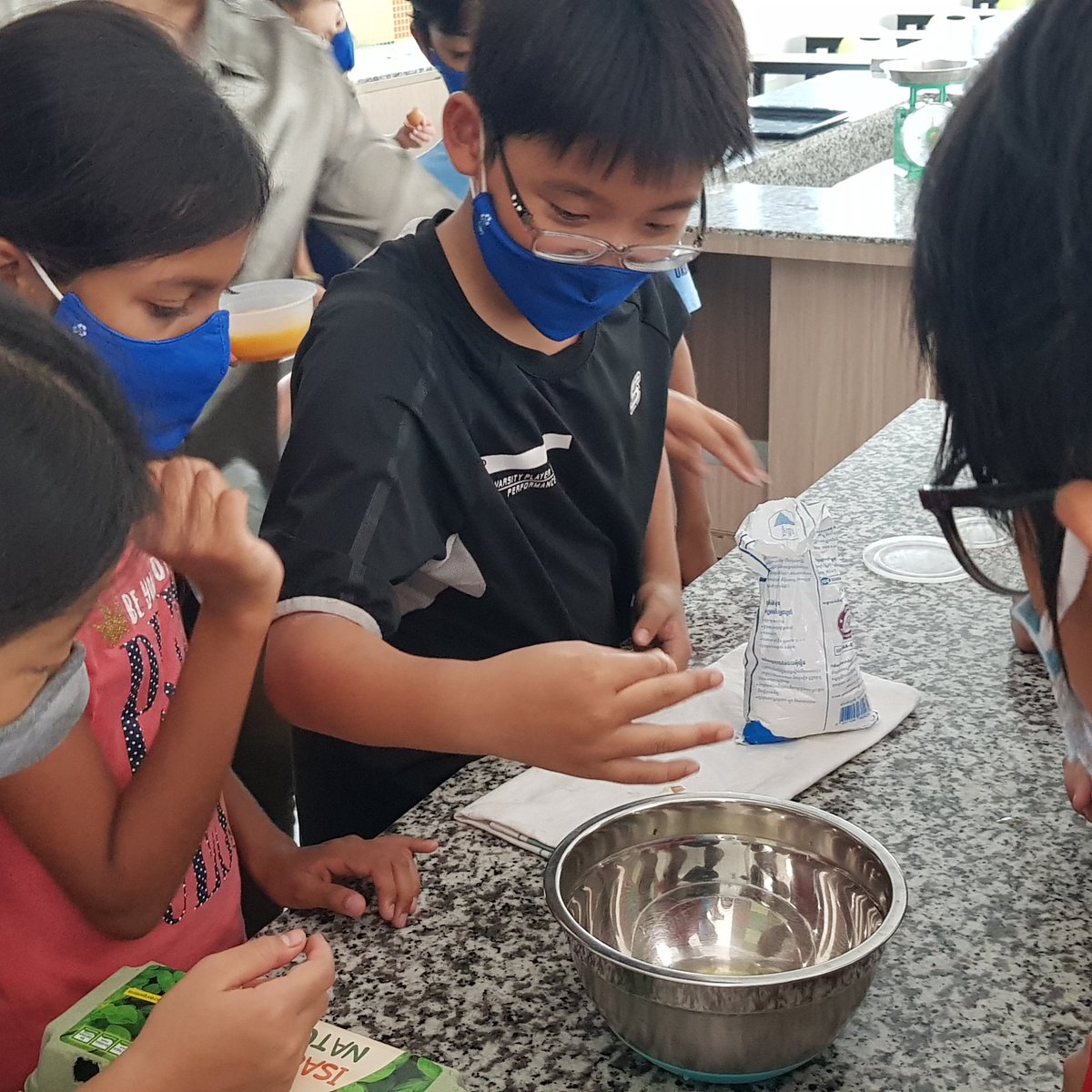 soldelski's tweet photo. Some serious cooking expertise on display in the learning kitchen @ISPPCambodia  yesterday.
We made 🥥rochers coco🥥 a treat from the French Antilles, with local fresh coconut...and vanilla bean. First time seeing and smelling one for some of the children. https://t.co/jj2HGThpOl