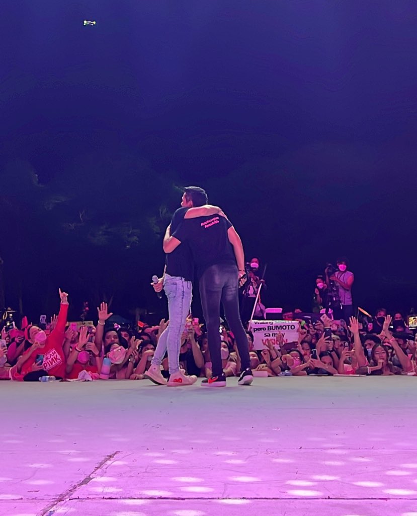 gabvalenciano's tweet photo. Grateful. Thankful. Blessed. Mahal na mahal ko kayong lahat. Salamat sa pagtindig. I will never forget this season that changed my life forever. There is redemption, after all. And that is a win in and of itself. God bless all of you. 

#TayoAngLiwanag
#TuloyTayoParaSaLahat https://t.co/XpDnaxC1nO