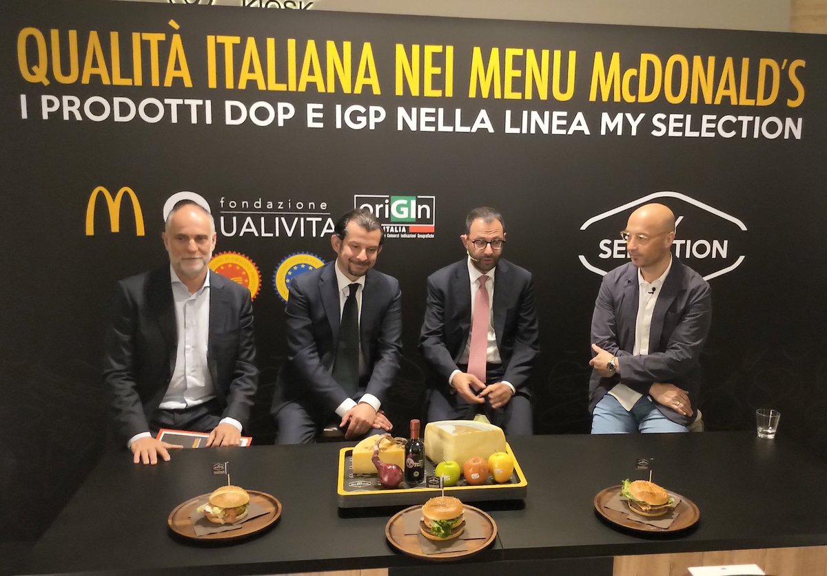 ElenaEAlbertini's tweet photo. 🍟@ItaMcDonalds propone con @TutelaBalsamico @Asiago_cheese #CipollaRossaTropeaIgp @MelaAltoAdigeIgp @Montasio_DOP
I nuovi🍔 #MySelection di @Jbastianich per far conoscere ad un pubblico sempre più ampio la #qualità delle eccellenze #DopIgp🇮🇹 italiane
➡️ https://t.co/L5yVCmvIs5 https://t.co/x4Wyy8BLAl