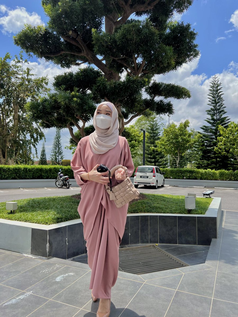 hellonabila_'s tweet photo. the ONLY pink raya outfit that i approved ☝✅

RM65 je weh 🤧 https://t.co/OiAxBxgVOh