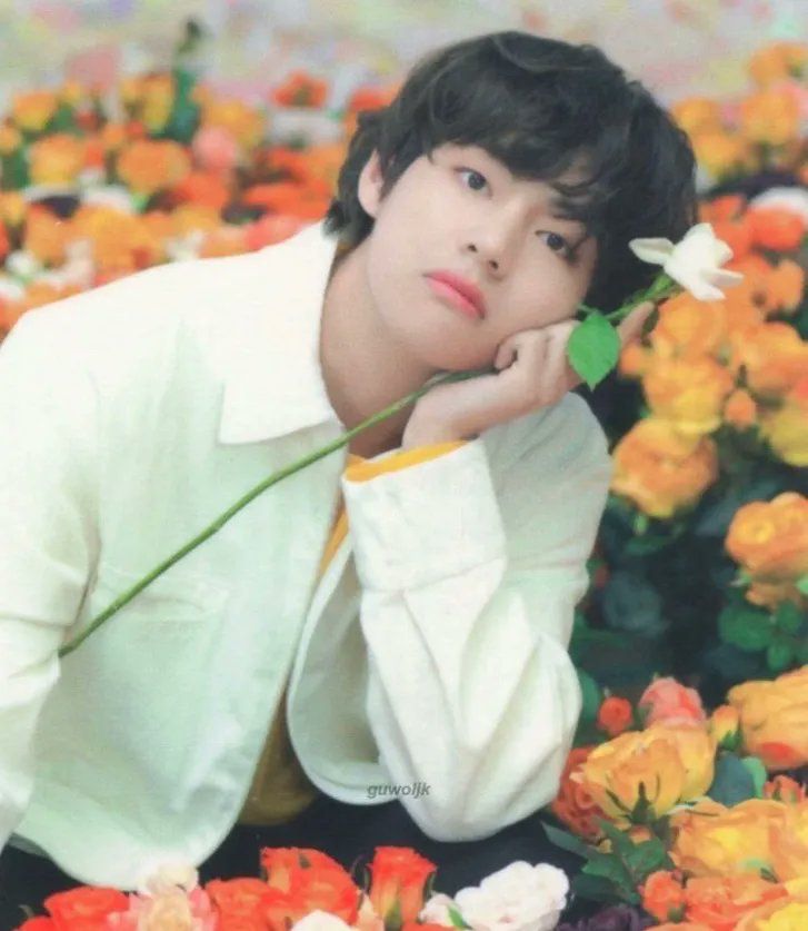 SchistikovaNata's tweet photo. @ValiusaN @BTS_twt I'm currently streaming my favourite OST #ChristmasTree by #V
the Highest charting OST on Hot 100 #V_ChristmasTree
@BTS_twt
#Singularity
#4YearsWithSingularity https://t.co/ThC3TqYRjq