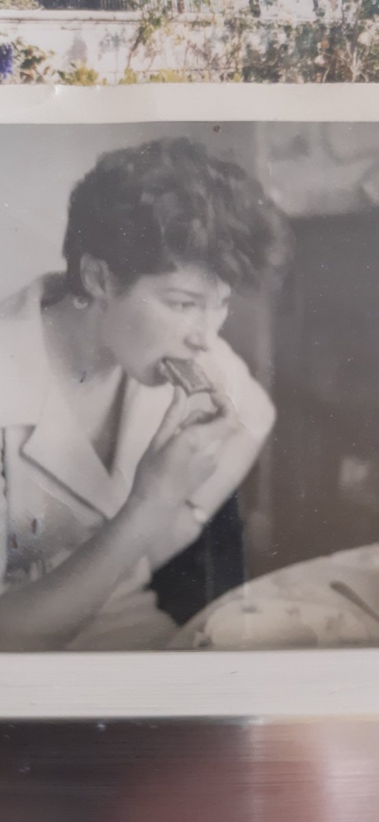Fifi42's tweet photo. Today would have been my mum's 80th birthday. Although it's the 18th one without her I have really struggled with it but then @Leonie_Fentoon and @Becky_Fezzer sent these beautiful flowers and suddenly all is well with the world. #Happy80thbirthdayMum Forever in our hearts 💕 https://t.co/8r6q6tofT0