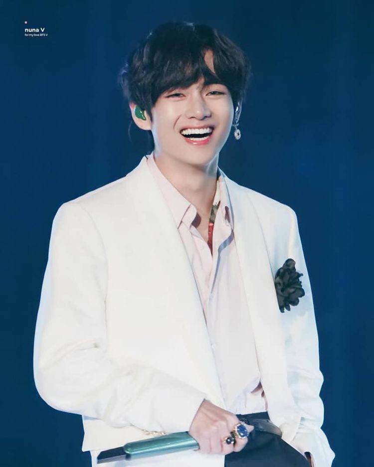 SchistikovaNata's tweet photo. @btsbffinnka @BTS_twt I'm currently streaming my favourite OST #ChristmasTree by #V
the Highest charting OST on Hot 100 #V_ChristmasTree
@BTS_twt
#Singularity
#4YearsWithSingularity https://t.co/uu0dM7tI6h