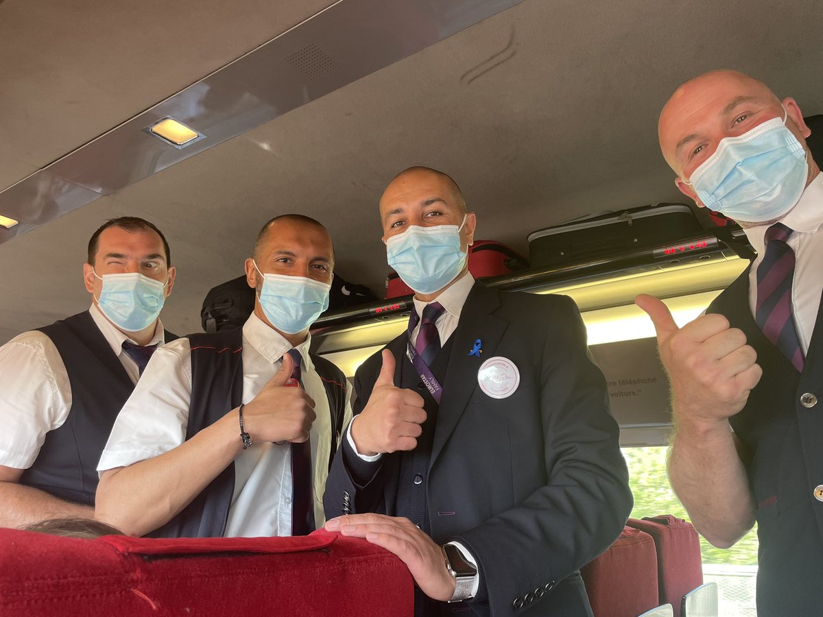 julbov's tweet photo. @Bas_vanderSande Bijna bij Brussel. Vier conducteurs die samen met mij een studie maken van mijn interrail tickets verspreid over 2 apps en een harde kopie. 🤓 we zijn er uit, ik mag door! https://t.co/tks7eVKj7g