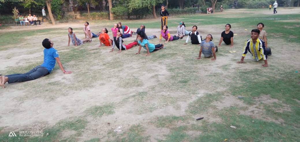 MYBEastDelhi's tweet photo. #AzadiKaAmritMahotsav
@NYKEASTDELHI द्वारा चंद्रशेखर आजाद यूथ क्लब के सदस्य ने न्यू अशोक नगर स्थित पार्क में योगा किया
@ianuragthakur @NisithPramanik @GautamGambhir @YASMinistry @Nyksindia @moayush #yoga4life #youthforyoga #IDY2022 https://t.co/A4xlfWcfv8