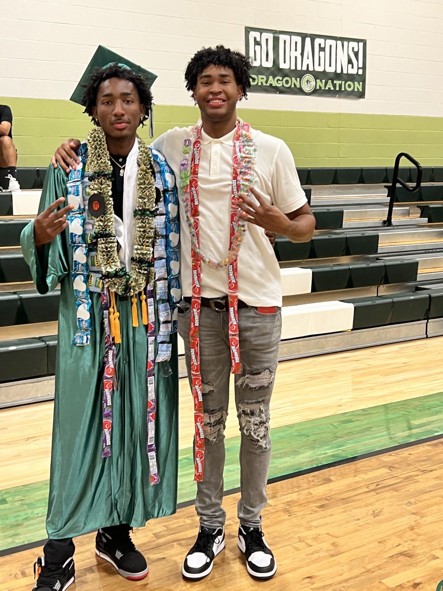 Congratulations to ⁦<a href="/mekhi_mason/">Mekhi Mason ☆</a>⁩ &amp; ⁦<a href="/ColinSm1th/">Colin Smith</a>⁩ on their academic achievements. They both received the President Achievement Award(3.5 -4.0 GPA) Top level Students &amp; Elite Shooters. @vandybb <a href="/ricebb/">Carrie Estes</a> ⁦<a href="/AZCompass_Prep/">AZ Compass Prep🐉</a>⁩