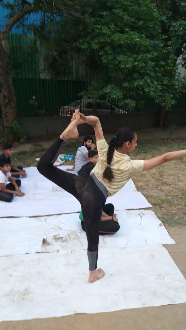 MYBEastDelhi's tweet photo. #AzadiKaAmritMahotsav
@NYKEASTDELHI की और से आज डीडीए फ्लैट्स स्कूल ब्लॉक शकरपुर में योग कार्यक्रम किया गया जिसमे 25 युवाओ ने योग किया
@ianuragthakur @NisithPramanik @GautamGambhir @YASMinistry @Nyksindia @moayush #yoga4life #youthforyoga #IDY2022 https://t.co/cwUhwCxG7b