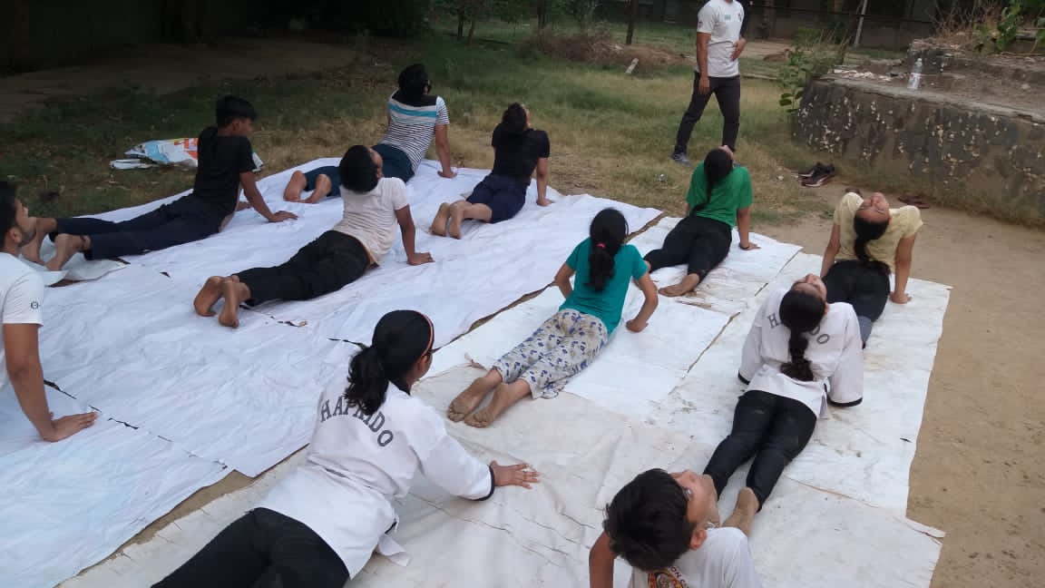 MYBEastDelhi's tweet photo. #AzadiKaAmritMahotsav
@NYKEASTDELHI की और से आज डीडीए फ्लैट्स स्कूल ब्लॉक शकरपुर में योग कार्यक्रम किया गया जिसमे 25 युवाओ ने योग किया
@ianuragthakur @NisithPramanik @GautamGambhir @YASMinistry @Nyksindia @moayush #yoga4life #youthforyoga #IDY2022 https://t.co/cwUhwCxG7b