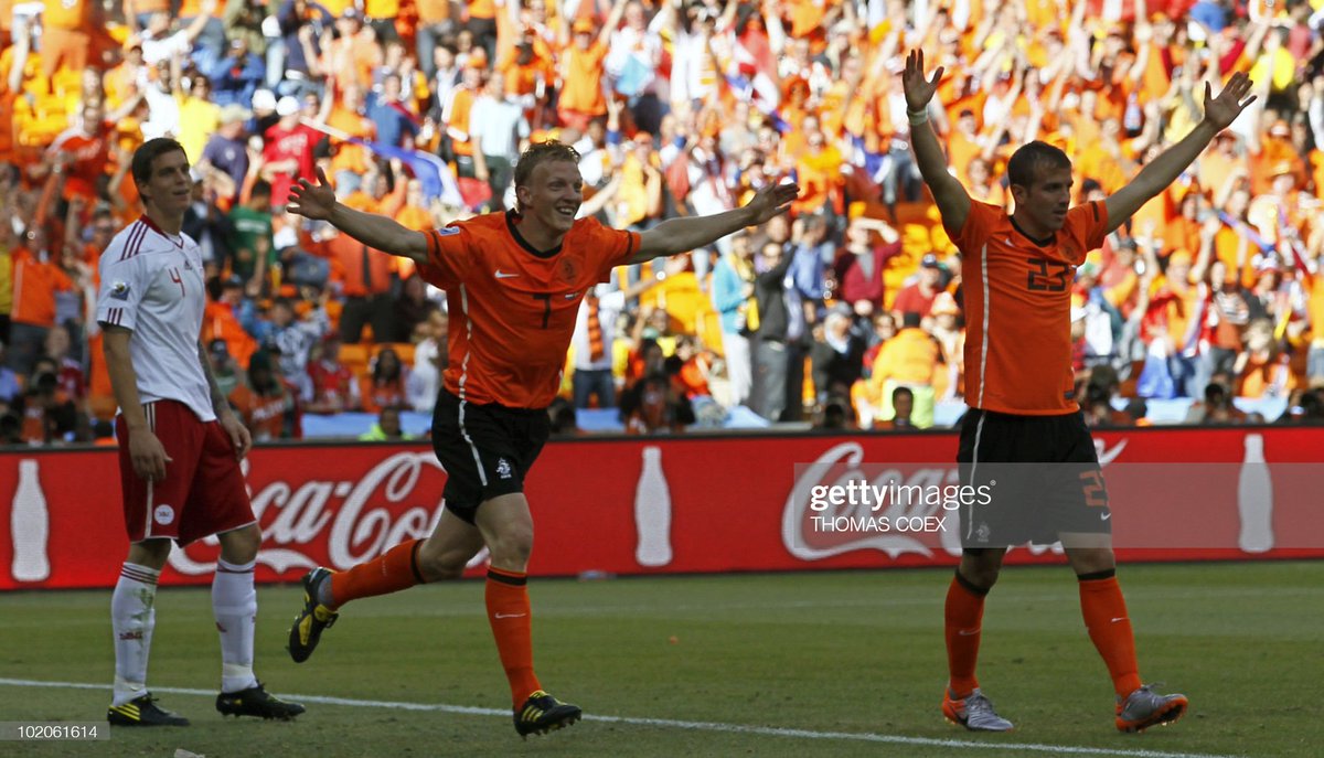 CopaLendas's tweet photo. Dirk Kuyt, Holanda 🇳🇱.
Copa do Mundo de 2010, África do Sul.
Vice campeão.
1 gol, 7 jogos.
#kuyt #nederland #worldcup2010 #copa2010 #fifa #legende #mrduracell #uurwerkoranje #nederlandsecarrousel #oranje #knvb #soccercity #ned #panini #qatar2022 https://t.co/T80XjDbNum
