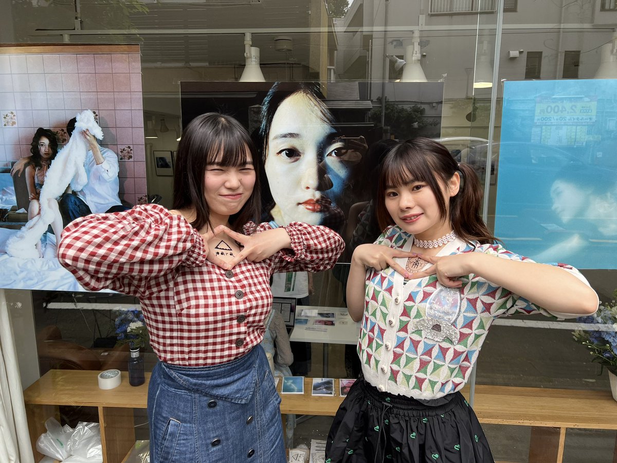 mii_383's tweet photo. グッズのタトゥーシールを全力で楽しむスタッフ2人❤️‍🔥愛しの末次さんと❤️‍🔥
#lover_heart #lovernotfighter https://t.co/ImrGzhqGh4