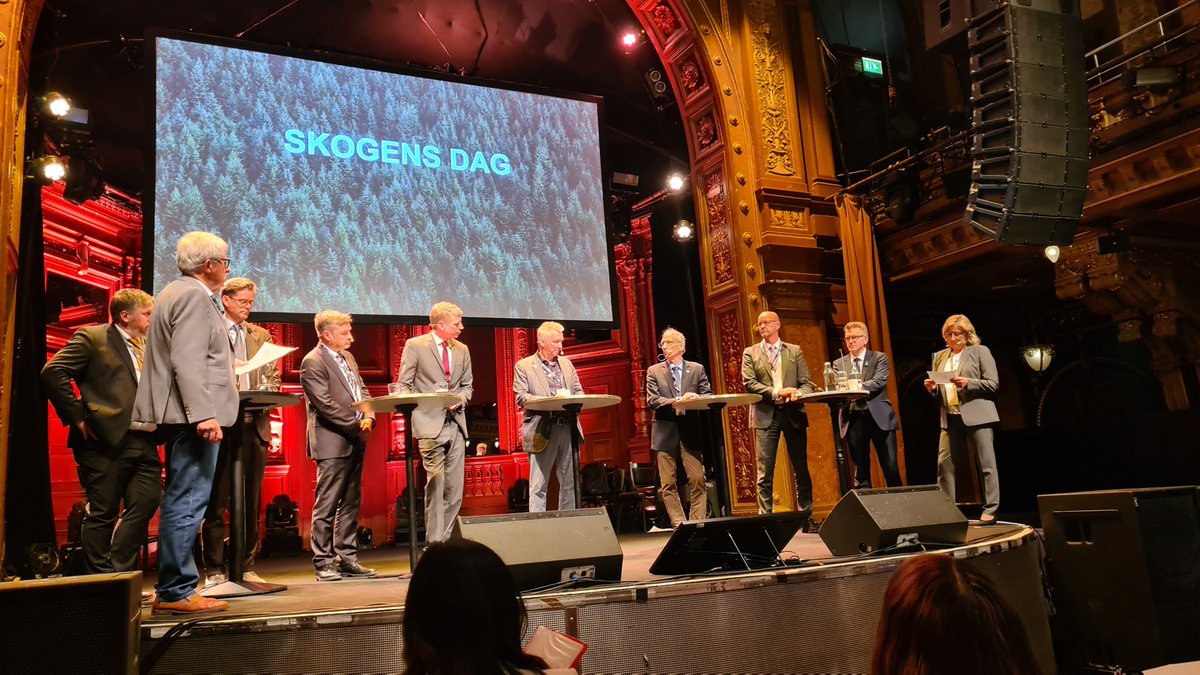 leif_oster's tweet image. SUCK. Efter att i 3 dagar träffat ledamöter från alla riksdagspartier måste jag gratulera @Skogsindustrin &amp;amp; @LRFSverige för framgångsrik lobbyverksamhet.

90 % av ledamöterna tror nu att det är frid och fröjd med skogsbruket. 

90 % av väljarkåren delar nog inte den bilden