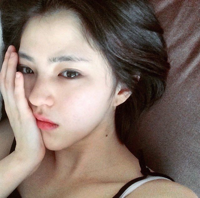 yusoxee's tweet photo. when u just woke up but ure han sohee https://t.co/00cpwtnJbi