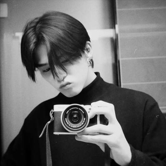 asahifiIes's tweet photo. asahi as your introvert classmate who loves photography and noodles. #ASAHI https://t.co/h6eAqaJPcI