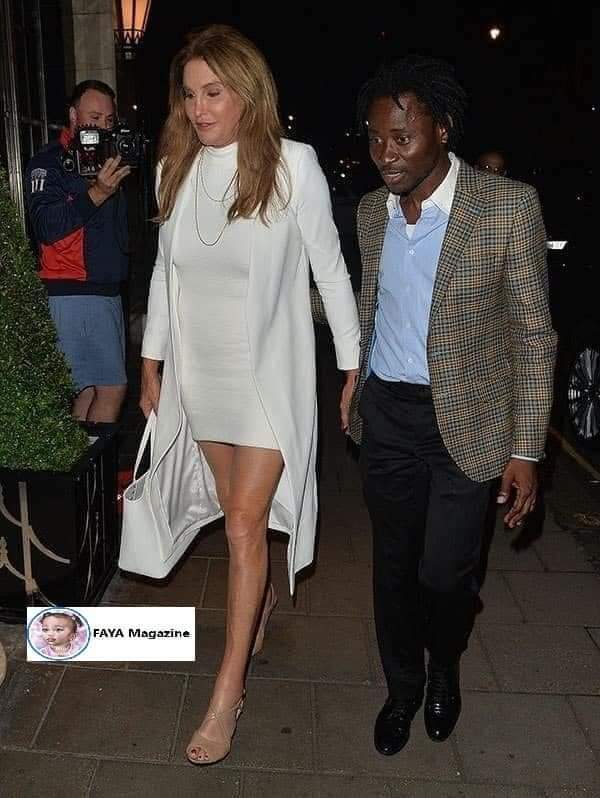 Congo2021's tweet photo. #Bruce_Jenner, l'homme qui est devenu femme, enfin en couple.

Le Père des #Kardashian , qui a changé de sexe après une chirurgie réussie, est désormais en couple avec ce mécanicien d'origine nigériane vivant aux USA. https://t.co/D7bsGXdQxk