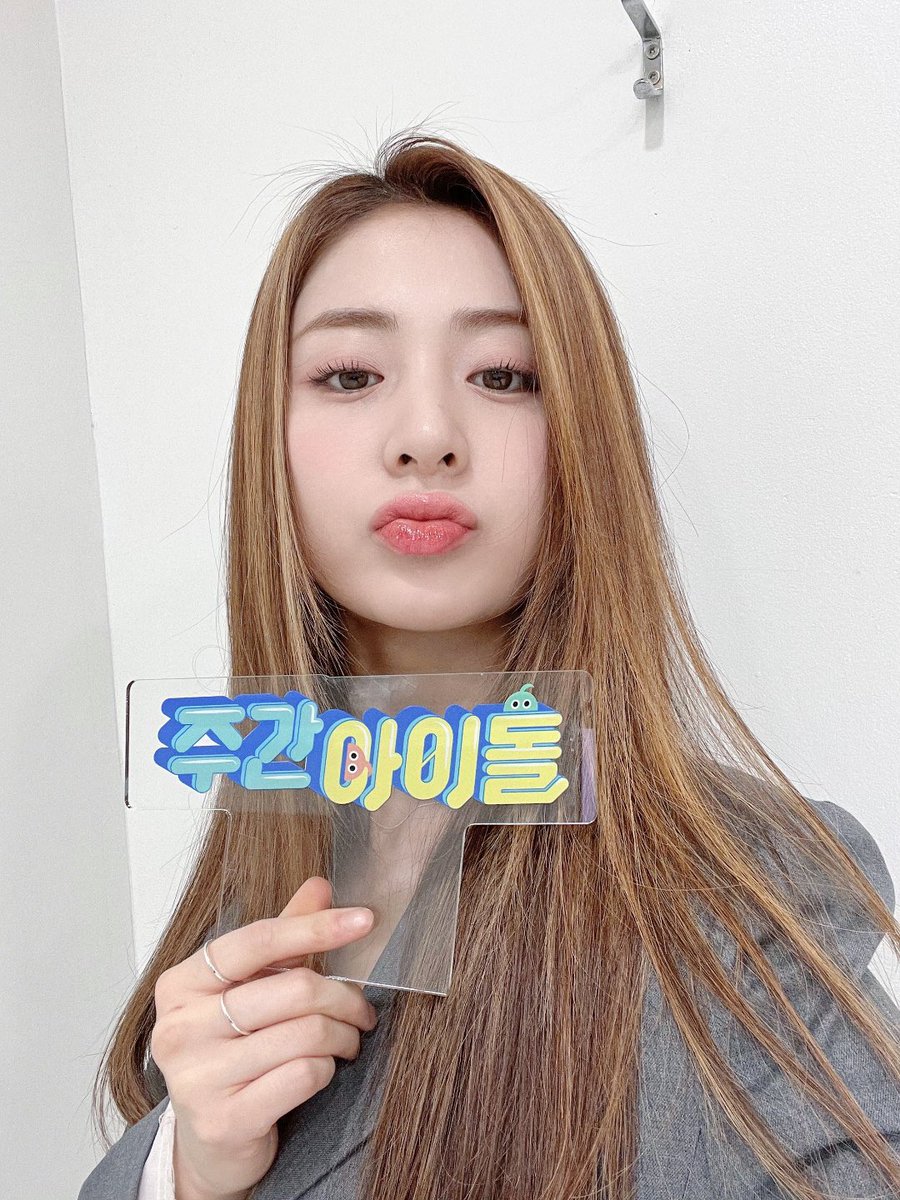 [📂] โปรไฟล์ลายมือของยุนจิน จากรายการ Weekly Idol 🍑🦒#허윤진 #르세라핌 #HUHYUNJIN  #LE_SSERAFIM