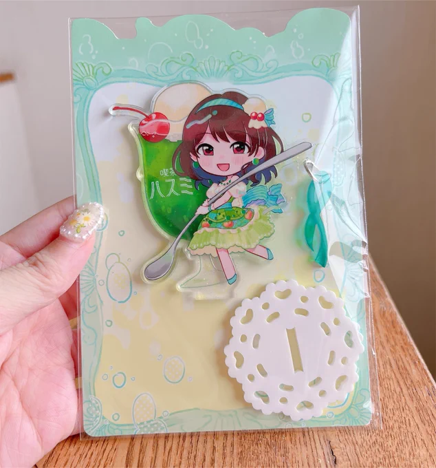 蓮実のクリームソーダアクスタ🍈
クリームソーダの部分は後ろから透けます♪
レースのコースター風台座も可愛い!

レコードキーホルダーが届いたら一緒にBOOTHに出します! 