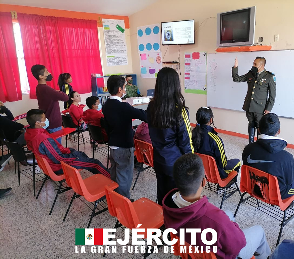 Defensamx1's tweet photo. Personal del #EjércitoMexicano perteneciente a la #23ZonaMilitar, impartió la conferencia "El Respeto a los Símbolos Patrios" a los alumnos de la Escuela Telesecundaria “Severino Cuapantecatl” en #Tlaxco, #Talxcala.
#UnidosSomosLaGranFuerzaDeMéxico https://t.co/Ug8ctRioFm