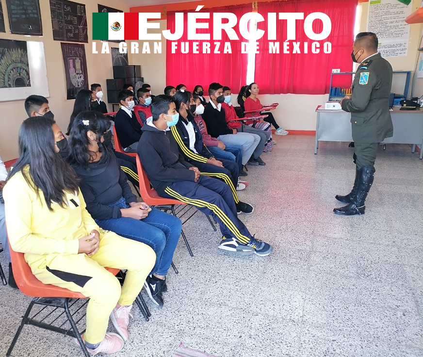 Defensamx1's tweet photo. Personal del #EjércitoMexicano perteneciente a la #23ZonaMilitar, impartió la conferencia "El Respeto a los Símbolos Patrios" a los alumnos de la Escuela Telesecundaria “Severino Cuapantecatl” en #Tlaxco, #Talxcala.
#UnidosSomosLaGranFuerzaDeMéxico https://t.co/Ug8ctRioFm