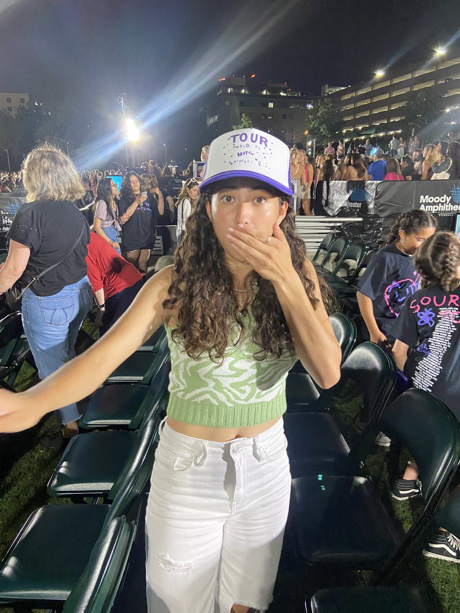 Michellle_2's tweet photo. a little bit more sour #SOURTOUR 🦋🦋🦋@oliviarodrigo https://t.co/D2tEB01FU7