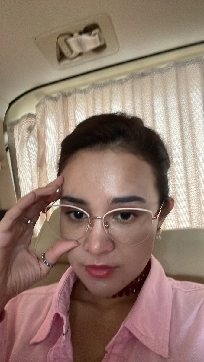 michelleziu's tweet photo. Kacamata baru lagi… https://t.co/YYFVj37Lk9