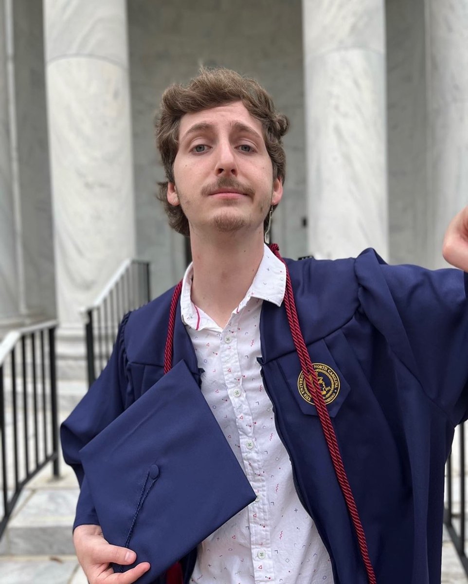 PatrickGallag_'s tweet photo. Thrilled to have graduated from UNCG with a BS in Biology! Huge thanks to Lexi, Kasie, and everyone else in the Raymann lab for all of the support.  Very excited to see what the future holds https://t.co/P7ilWA9zSv