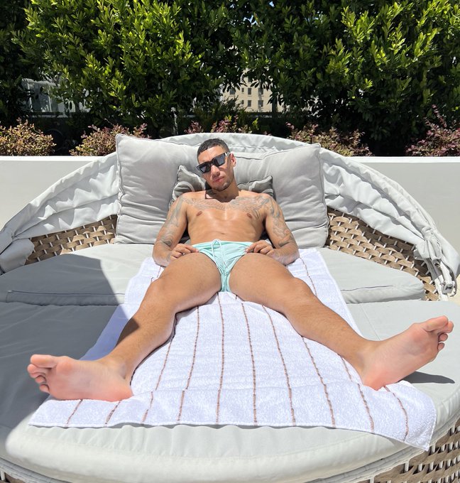POV: your man just cheated on you and you see me at the pool, wyd? https://t.co/uRezaLRi1F