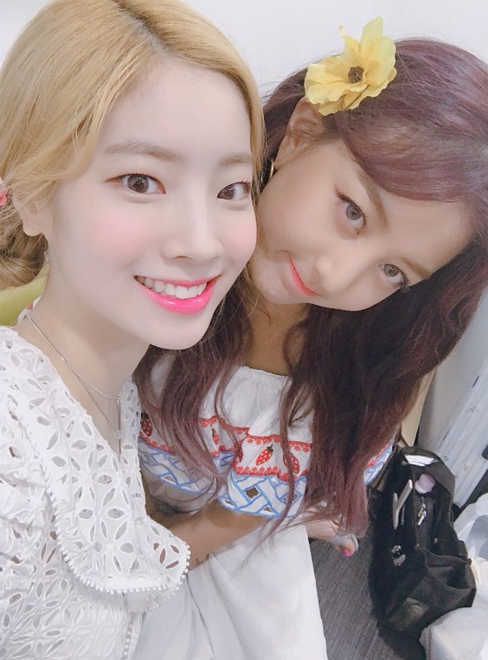 canecolas's tweet photo. Dos monitas are #𝚒𝚗𝚝𝚘魔法𝑤𝑜𝑟𝑙𝑑 ♡🧸 y de aquí no nos vamos aunque cierta miss nos jale de las orejas que si se trata de echar porritas con las manitas aquí en el #𝐃EUX𝐅𝗘́ES𝔻𝔹 &amp; here we are ready 2 sing #ℒ𝑜𝘃𝗲𝒴𝑜𝘂𝗿𝐬𝐞𝐥𝐟w𝐃2F!

𝕔ho𝕔o-𝚋ingus ✩ #𝑚ini 🦭 https://t.co/UkgvQkwGci