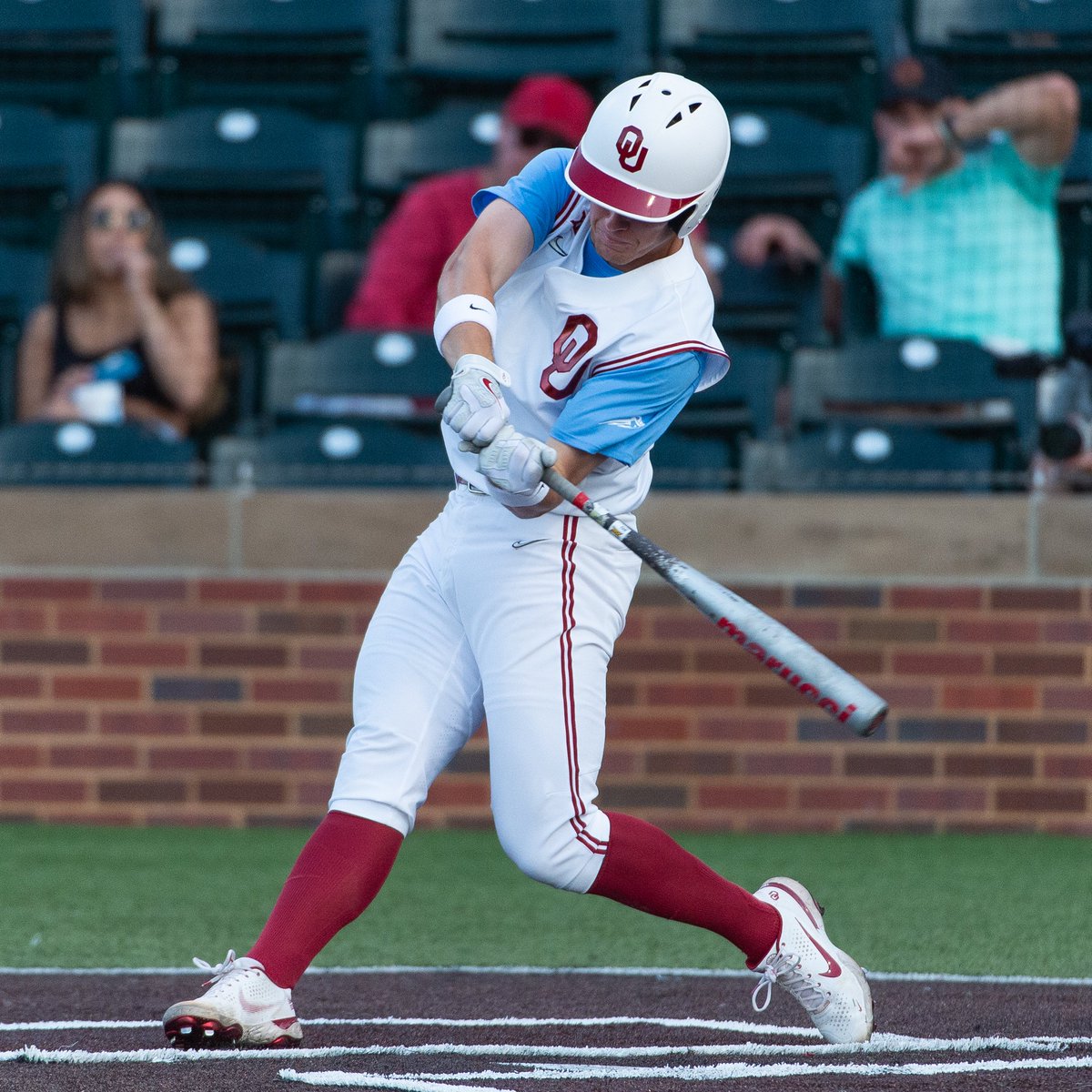 OU_Baseball's tweet photo. Great night celebrating #GoMitchGo and a 𝘃𝗶𝗰𝘁𝗼𝗿𝘆 last night. See you at the yard this afternoon!

📸 https://t.co/wBnjVZmJ2L
📝 https://t.co/uxt6dPe6bO

#Sooners | #COMPETE https://t.co/cbPdxc6LcQ