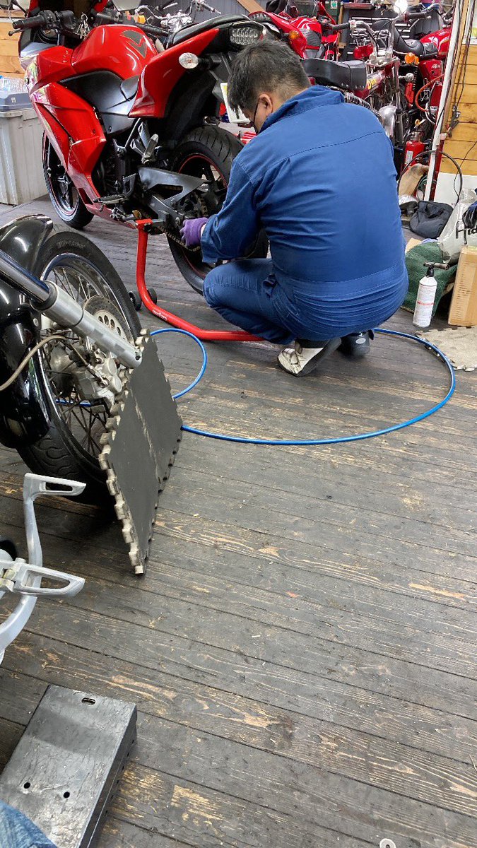 zekkeitouring's tweet photo. Vmaxか…

久しぶりのバイク屋は、楽しいぜ

居心地いいとこだなここ https://t.co/rGQDCuzikm