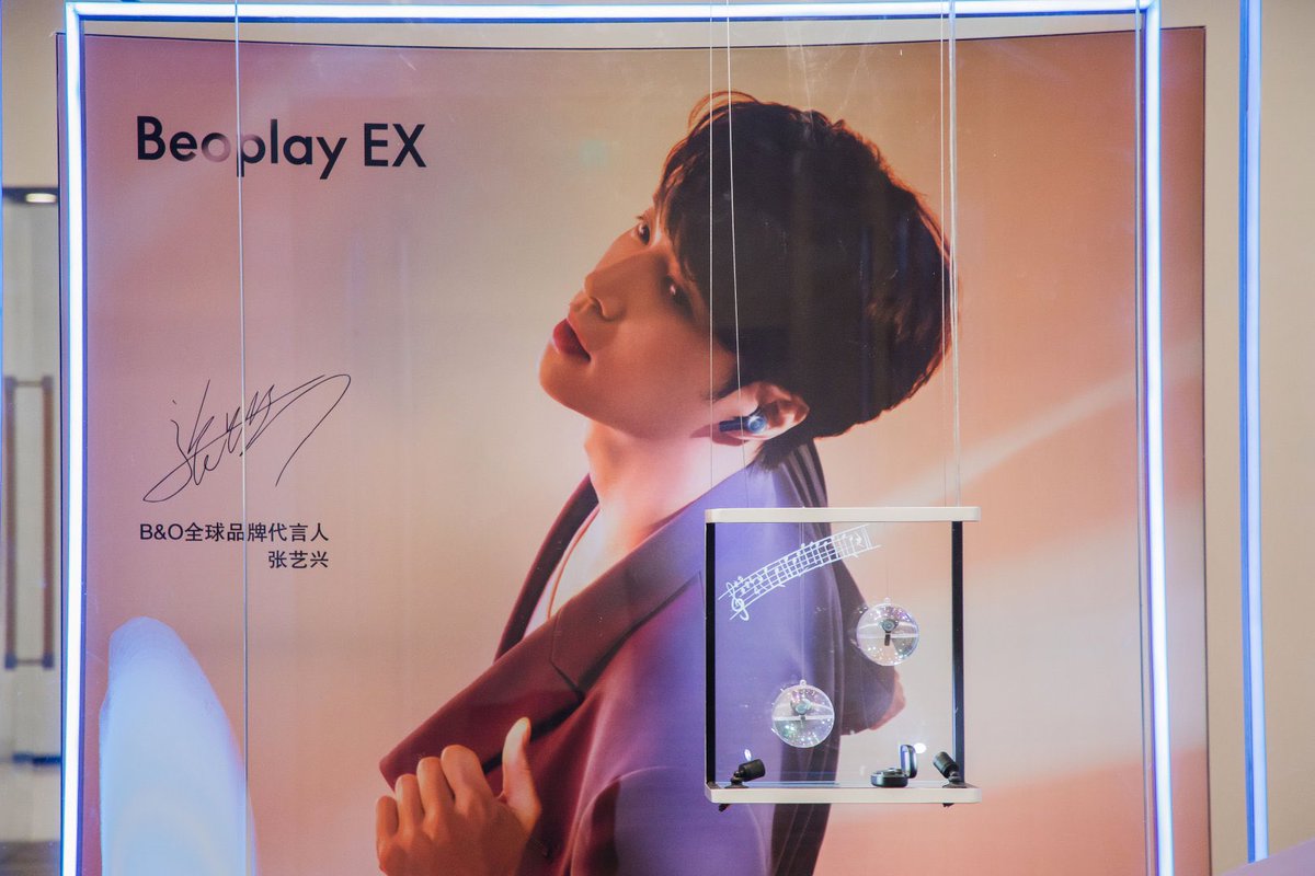 exo_love080412's tweet photo. [WEIBO] 130522

Actualización de Bang &amp; Olufsen con #LAY #YIXING 

"No hay necesidad de esperar, la libertad ha llegado.

 Las tiendas fuera de línea de B&amp;O se han rejuvenecido al mismo tiempo,
 Transforma la libertad pura en una estética sensata.

(+) https://t.co/xJknq9nhCf
