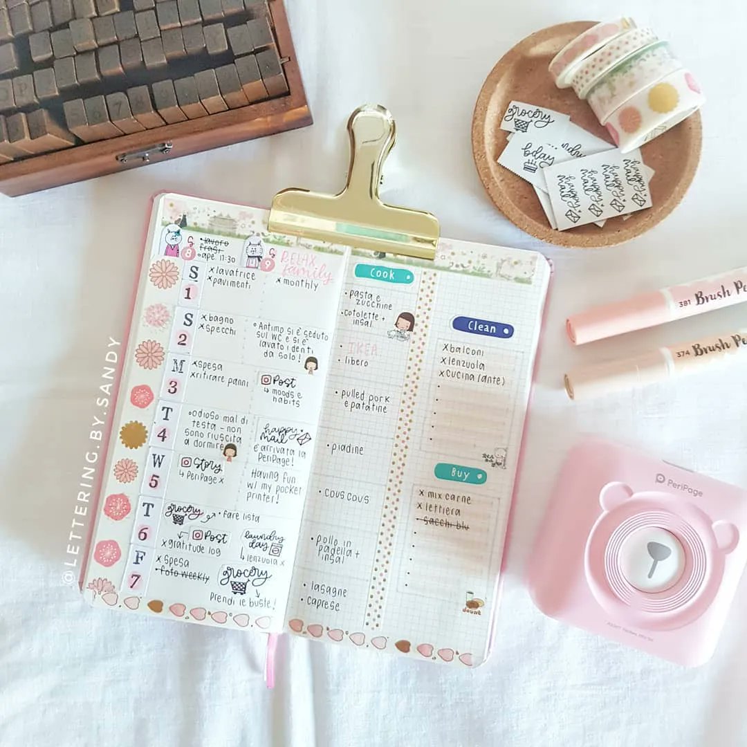 PeriPage_PP's tweet photo. Always such amazing planners 💗
.
Check the link in our bio to find out more! 🐻✔️
.
Follow: @peripagepocketprinter ⬅️
Credit: @lettering.by.sandy ⬅️
.
#peripagepocketprinter #pocketprinter #peripage #peripageprinter #bujo #bujoinspiration #bujoideas #bulletjournal https://t.co/9Tb3tUgITU