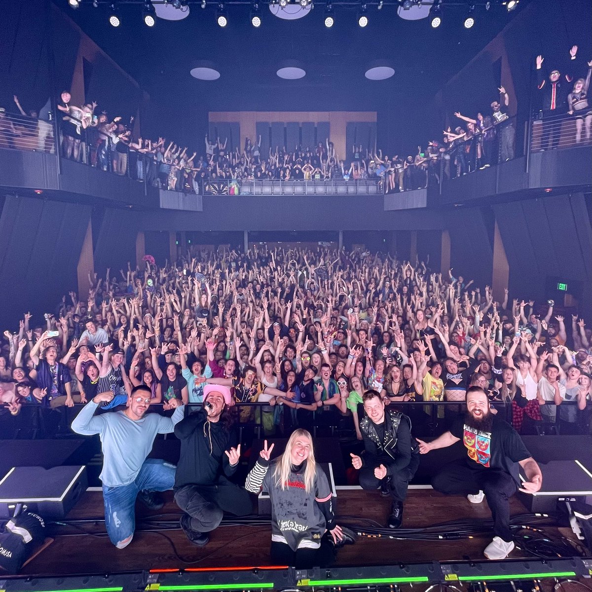 OfficialBTSM's tweet photo. BOZEMAN WE WENT TO CHURCH 🔥🔥🔥🔥🔥 #SOLDOUT https://t.co/Ea6AsLQb8j