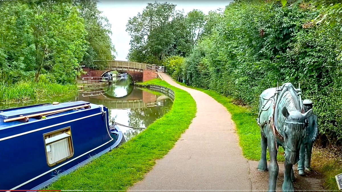 A relaxing walk along the idyllic English canals!
youtu.be/0muSuowHoWo
#Leisure #canalboats #waterways #locks