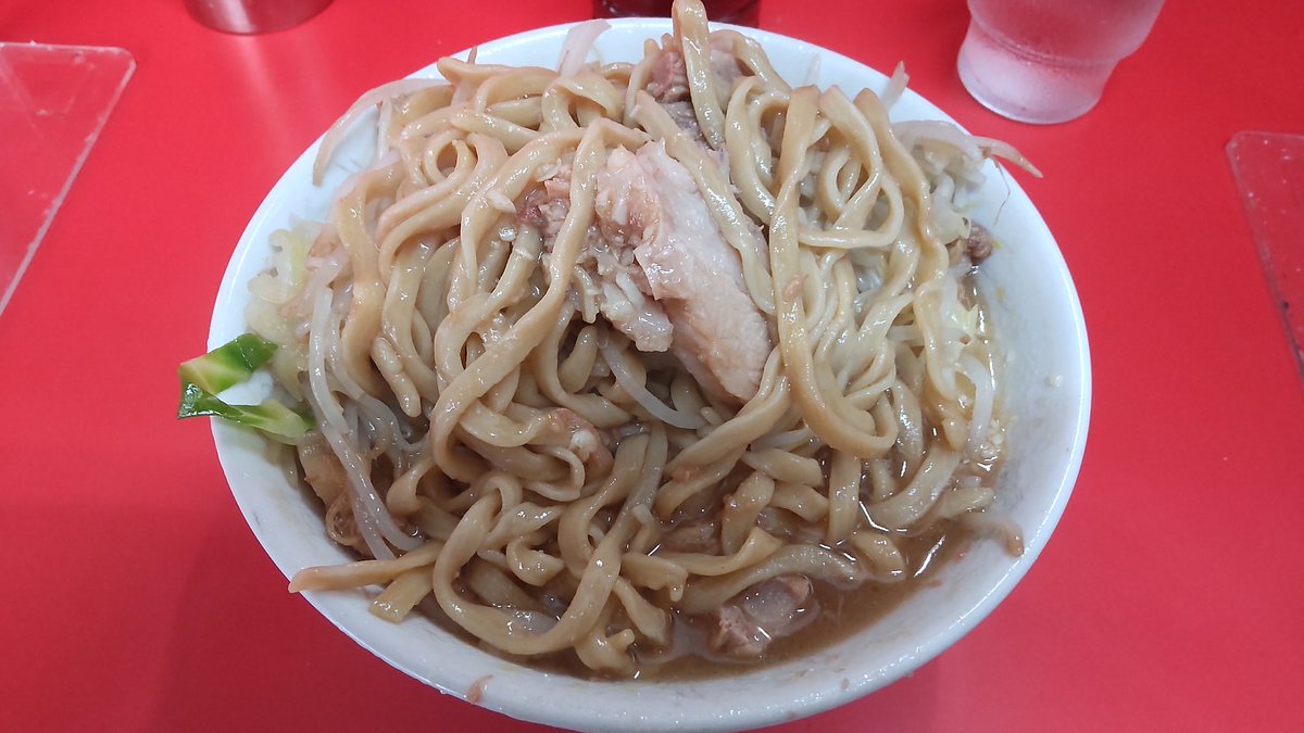 fatcat_wireless's tweet photo. 久しぶりに松戸二郎
#麺半分 #ゼンブ #ヤサイサラダ #実質カロリーゼロ #JBCIRCLE #二郎 #松戸二郎 https://t.co/kcmD9gfbEw