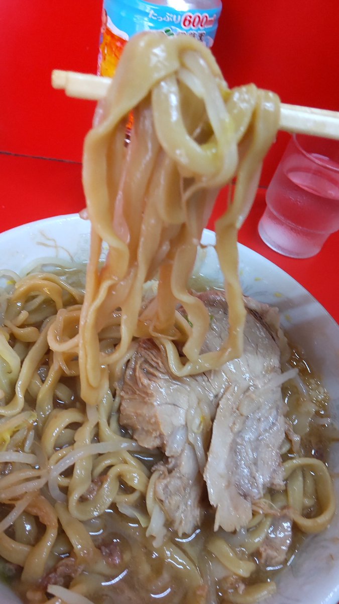 fatcat_wireless's tweet photo. 久しぶりに松戸二郎
#麺半分 #ゼンブ #ヤサイサラダ #実質カロリーゼロ #JBCIRCLE #二郎 #松戸二郎 https://t.co/kcmD9gfbEw