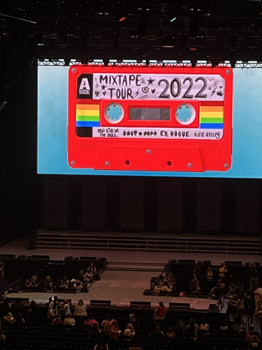DoofusDavis's tweet photo. Fun night at Bridgestone Arena #MixtapeTour2022 #NKOTB #Nashville https://t.co/Y6BIDWR7rV