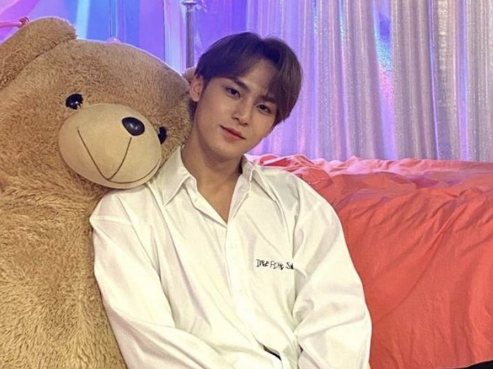 kmgplanet's tweet photo. one of the softest pic of him ❤️‍🩹 https://t.co/OlTbNae1aO
