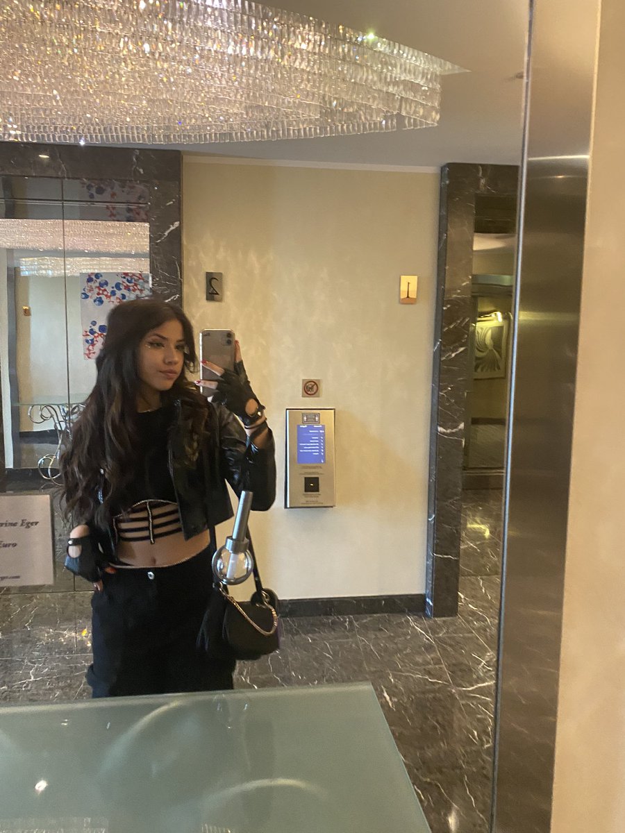 lanacore_'s tweet photo. On my way for kpop flex https://t.co/84y2TjhM9P