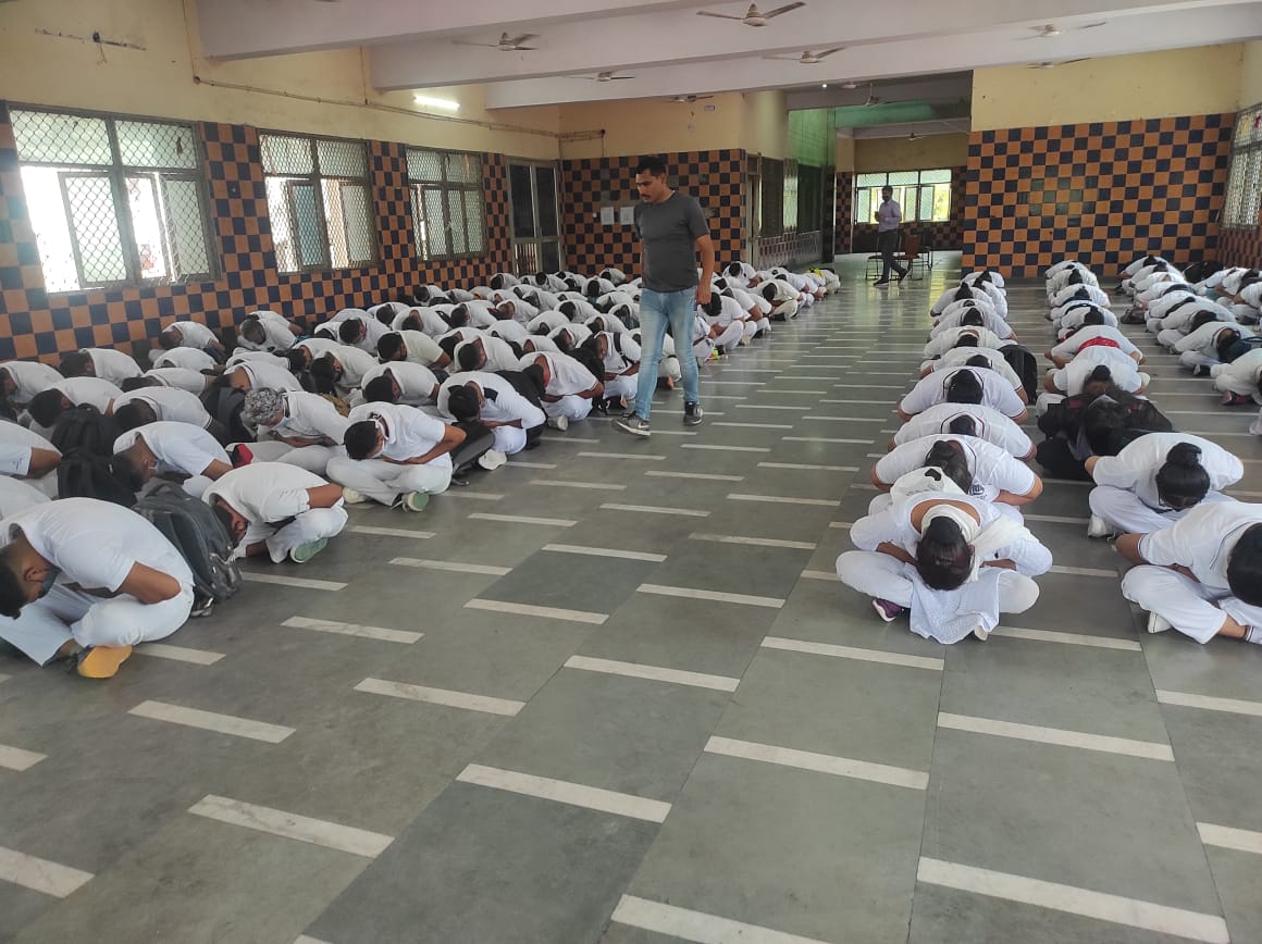 MYBEastDelhi's tweet photo. #AzadiKaAmritMahotsav
@NYKEASTDELHI organised Yoga by Civil defence team
@ianuragthakur @NisithPramanik @GautamGambhir @YASMinistry @Nyksindia @moayush #yoga4life #youthforyoga #IDY2022 https://t.co/r6b7UCXdq0